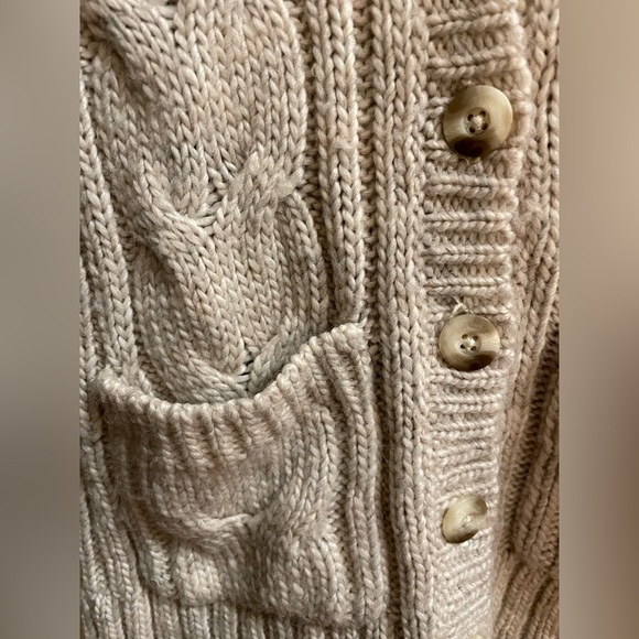 Hollister chunky knit cream button down cardigan, size M - Picture 5 of 7